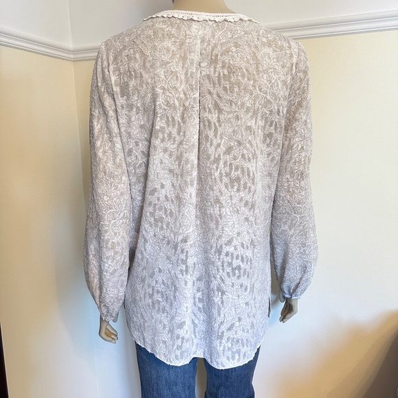 Tahari blouse - Picture 5 of 10